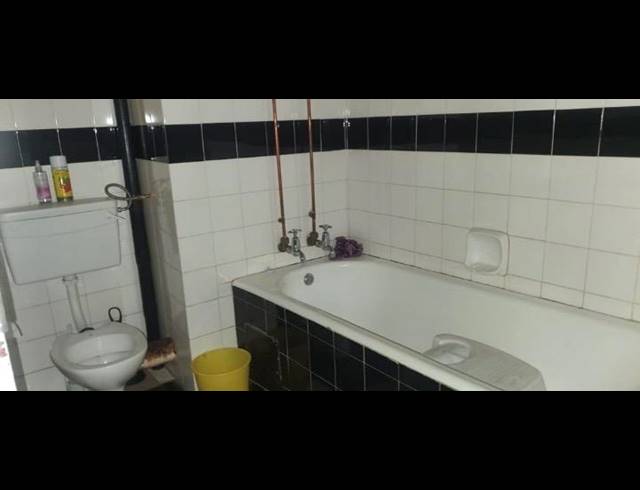 1 BEDROOM APARTMENT FOR SALE IN KEMPTON PARK WEST